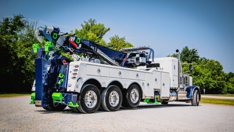 Heavy Duty & RV tow truck